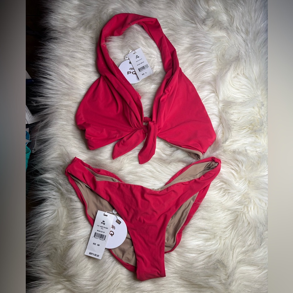 NEW
2pc PQ Swim Alex Top & Basic
Ruched Bottom Teeny Cut in Avalon - Picture 3 of 5